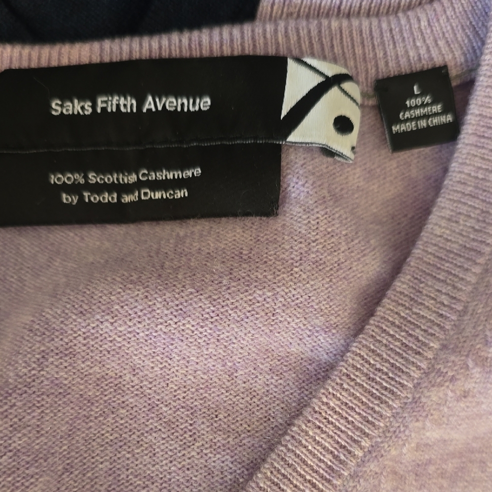 Saks Fifth Avenue Mens Light Purple Cashmere V-Neck Sweater